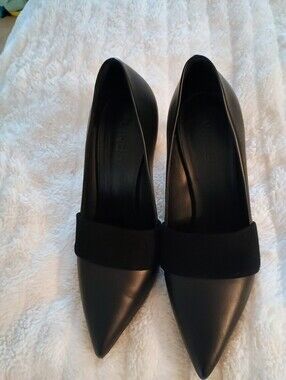 EUC Vince Stiletto Heels